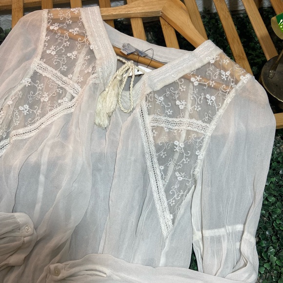 14th & Union Embroidered Tops. Size -S ( Fit S-M) - Picture 4 of 14